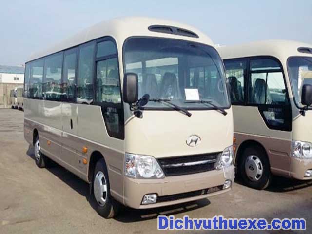 Cho thuê xe 29 chỗ Huyndai County đi Sầm Sơn, xe đẹp, giá cạnh tranh