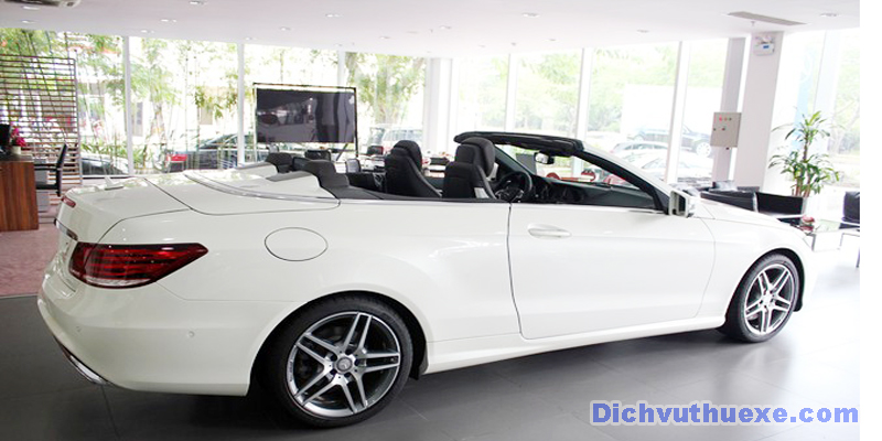 Cho thuê xe cưới Mercedes mui trần