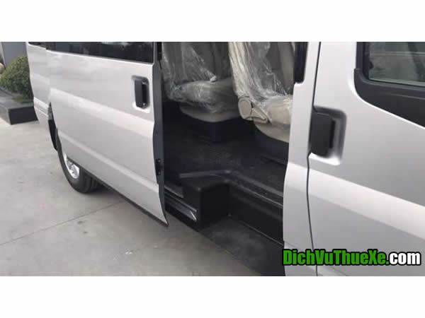 Thuê xe Ford Transit SVP 16 chỗ đời 2023 đi đền Hùng