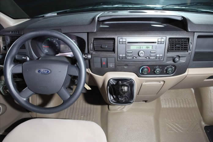 Cho thuê xe Ford Transit SVP 16 chỗ đời 2023
