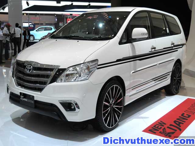 Cho thuê xe Innova 7 chỗ đi chùa Ba Vàng